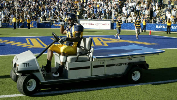 cal-marshawn-lynch-bobblehead-cart.jpg